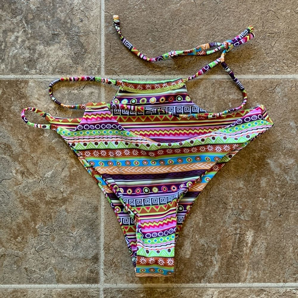 NWT Women’s Shein Allover Geo Print Cut Out Knot Side Bikini Swimsuit Bottoms
